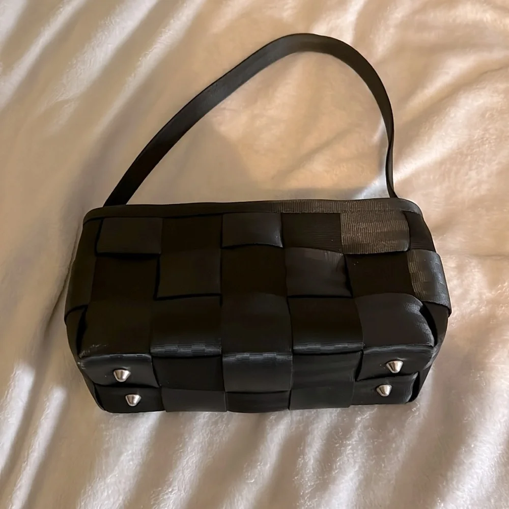 black seatbelt strap purse - Picture 1 of 3